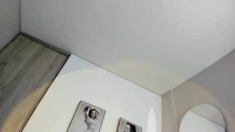 Snapshot of olivia_collisn chatting on 04/30/26, 12:00 Olivia Collins online show from 04/30/26, 12:00