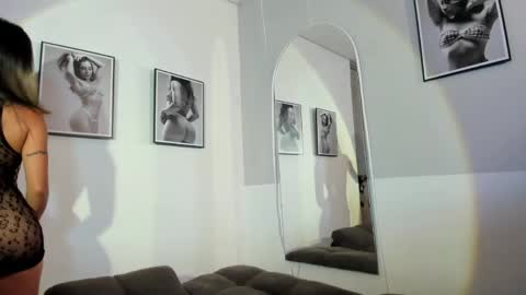 Snapshot of olivia_collisn chatting on 05/02/26, 11:04 Olivia Collins online show from 05/02/26, 11:04