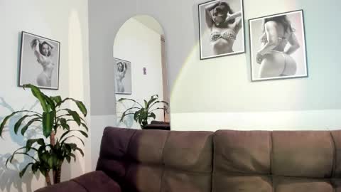 Snapshot of olivia_collisn chatting on 05/21/26, 12:34 Olivia Collins online show from 05/21/26, 12:34