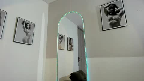 Snapshot of olivia_collisn chatting on 06/03/26, 02:33 Olivia Collins online show from 06/03/26, 02:33