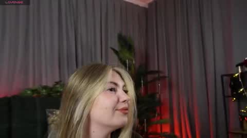 Snapshot of olivia_devis chatting on 04/22/26, 01:56 SaraConor online show from 04/22/26, 01:56