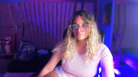 Snapshot of olivia_fox69 chatting on 01/14/25, 03:01  OLIVIA  online show from 01/14/25, 03:01