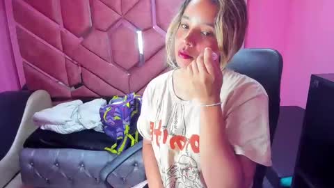 Snapshot of olivia_fox69 chatting on 01/28/25, 03:36  OLIVIA  online show from 01/28/25, 03:36