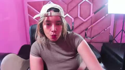 Snapshot of olivia_fox69 chatting on 02/02/25, 03:32  OLIVIA  online show from 02/02/25, 03:32