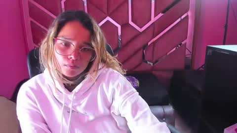 Snapshot of olivia_fox69 chatting on 02/03/25, 04:57  OLIVIA  online show from 02/03/25, 04:57