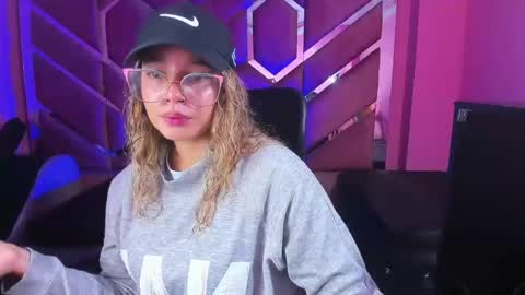 Snapshot of olivia_fox69 chatting on 02/18/25, 02:27  OLIVIA  online show from 02/18/25, 02:27