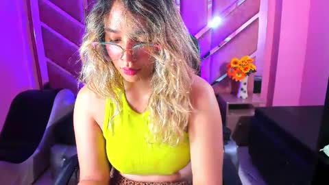 Snapshot of olivia_fox69 chatting on 03/07/25, 03:19  OLIVIA  online show from 03/07/25, 03:19