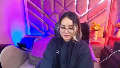 Snapshot of olivia_fox69 chatting on 12/16/25, 03:55 OLIVIA online show from 12/16/25, 03:55