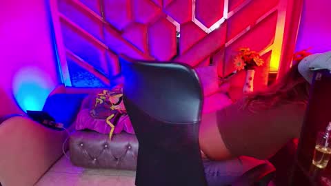 Snapshot of olivia_fox69 chatting on 12/22/25, 03:58 OLIVIA online show from 12/22/25, 03:58