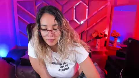 Snapshot of olivia_fox69 chatting on 01/19/26, 03:43 OLIVIA online show from 01/19/26, 03:43