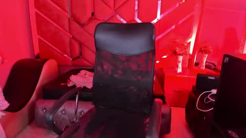 Snapshot of olivia_fox69 chatting on 02/07/26, 04:16 OLIVIA online show from 02/07/26, 04:16