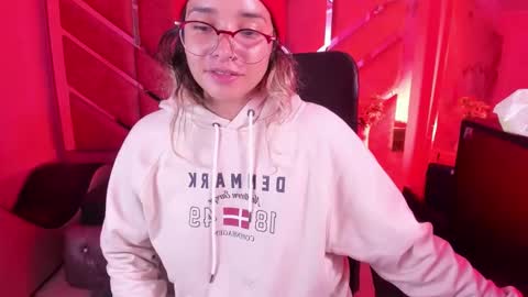 Snapshot of olivia_fox69 chatting on 02/17/26, 04:20 OLIVIA online show from 02/17/26, 04:20