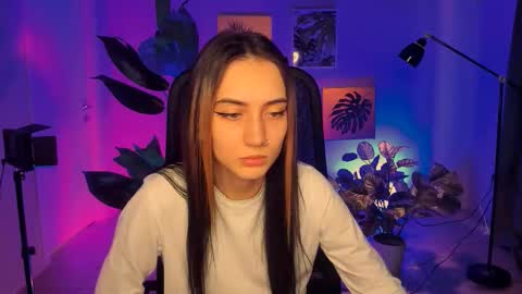 olivia_norton_ online show from 09/18/25, 09:33