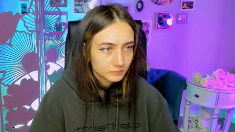 olivia_norton_ online show from 09/26/25, 12:53