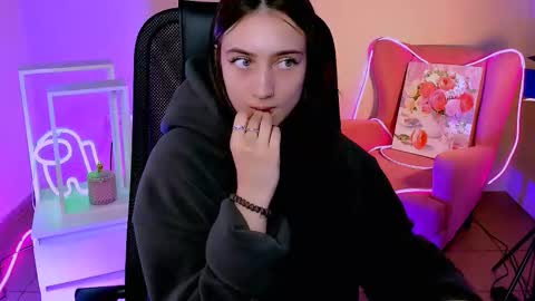 olivia_norton_ online show from 09/30/25, 12:32