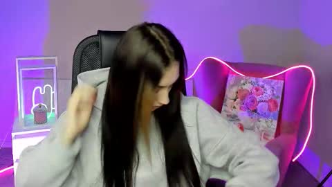 olivia_norton_ online show from 10/07/25, 12:13