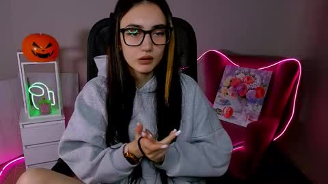 olivia_norton_ online show from 10/28/25, 01:58