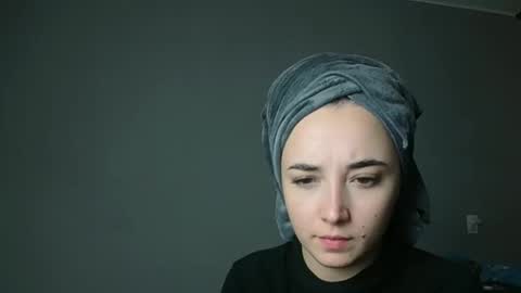 Olivia online show from 11/28/25, 12:08