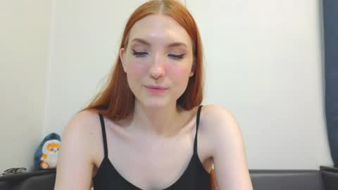 Snapshot of olivia_rid chatting on 12/24/24, 12:33  OLIVIA    online show from 12/24/24, 12:33