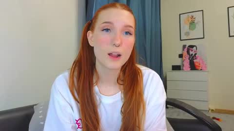 Snapshot of olivia_rid chatting on 03/08/25, 10:45  OLIVIA    online show from 03/08/25, 10:45