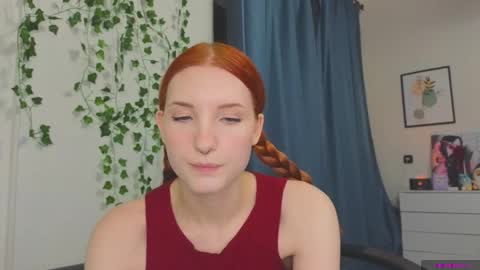 Snapshot of olivia_rid chatting on 09/19/25, 08:42  OLIVIA    online show from 09/19/25, 08:42