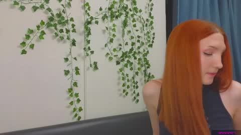 Snapshot of olivia_rid chatting on 10/04/25, 06:28  OLIVIA    online show from 10/04/25, 06:28