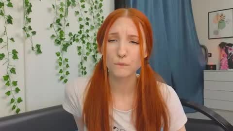 Snapshot of olivia_rid chatting on 11/17/25, 07:08 OLIVIA online show from 11/17/25, 07:08