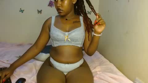 Snapshot of olivia_roxxyy chatting on 04/15/26, 05:53 olivia online show from 04/15/26, 05:53