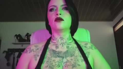   online show from 11/19/25, 01:44