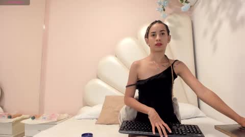 Snapshot of olivia_stevens_ chatting on 02/26/25, 08:00 Olivia online show from 02/26/25, 08:00