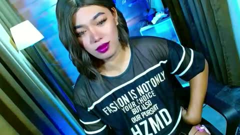 Snapshot of olivia_the_temptress27 chatting on 05/17/26, 06:33 Miss OLIVIA online show from 05/17/26, 06:33
