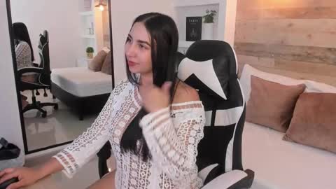 Snapshot of olivia_willoow chatting on 11/08/25, 02:45 olivia_willoow online show from 11/08/25, 02:45