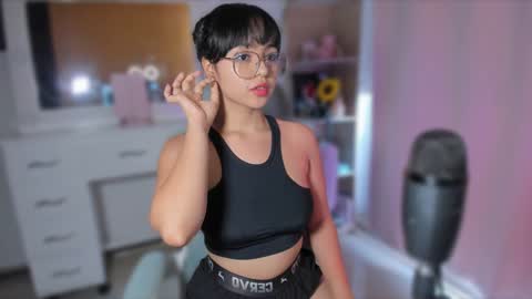 Snapshot of olivia_xd_ chatting on 02/01/25, 04:44 Olivia online show from 02/01/25, 04:44