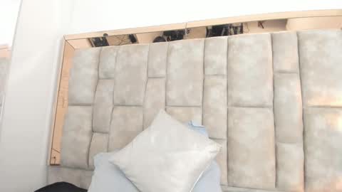 Olivia Evangelista online show from 02/11/25, 06:40