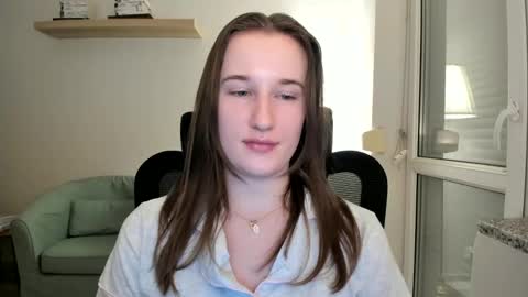 Snapshot of oliviaaa2003 chatting on 12/11/24, 06:20 Oliwiaa2004 online show from 12/11/24, 06:20