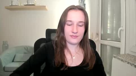 Snapshot of oliviaaa2003 chatting on 12/28/24, 10:13 Oliwiaa2004 online show from 12/28/24, 10:13