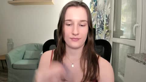 Snapshot of oliviaaa2003 chatting on 01/08/25, 10:27 Oliwiaa2004 online show from 01/08/25, 10:27