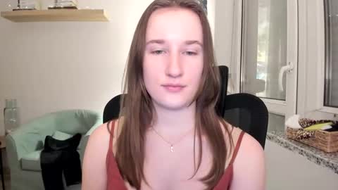 Snapshot of oliviaaa2003 chatting on 01/19/25, 06:00 Oliwiaa2004 online show from 01/19/25, 06:00