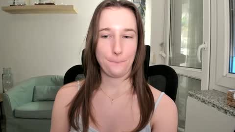 Snapshot of oliviaaa2003 chatting on 01/25/25, 01:41 Oliwiaa2004 online show from 01/25/25, 01:41