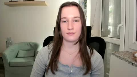 Snapshot of oliviaaa2003 chatting on 02/03/25, 05:56 Oliwiaa2004 online show from 02/03/25, 05:56