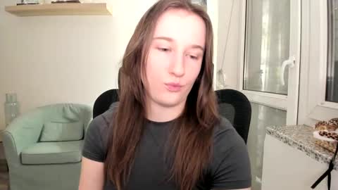 Snapshot of oliviaaa2003 chatting on 02/09/25, 06:26 Oliwiaa2004 online show from 02/09/25, 06:26