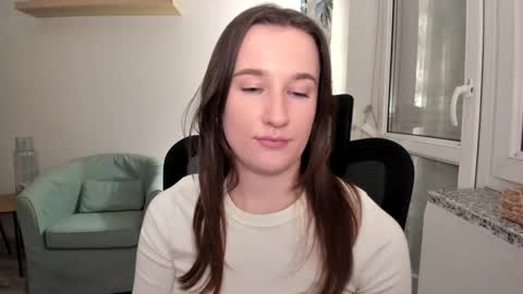 Snapshot of oliviaaa2003 chatting on 02/13/25, 12:24 Oliwiaa2004 online show from 02/13/25, 12:24