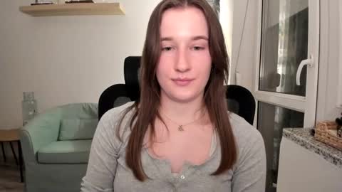 Snapshot of oliviaaa2003 chatting on 03/10/25, 10:24 Oliwiaa2004 online show from 03/10/25, 10:24