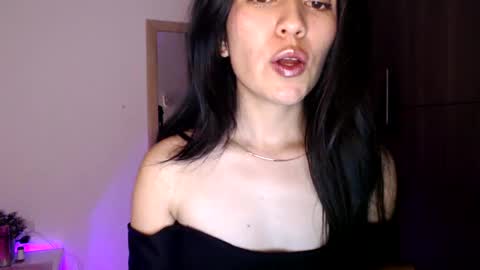oliviaaa__ online show from 12/14/24, 12:01