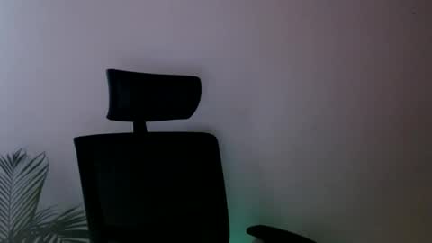 Snapshot of oliviaaa__ chatting on 03/26/26, 04:45 oliviaaa__ online show from 03/26/26, 04:45