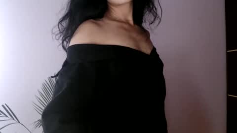 Snapshot of oliviaaa__ chatting on 04/23/26, 04:42 oliviaaa__ online show from 04/23/26, 04:42