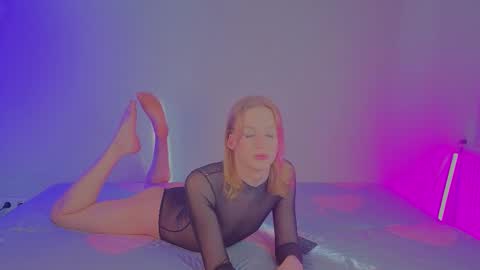 Snapshot of oliviaapink chatting on 03/27/26, 03:12 oliviaapink online show from 03/27/26, 03:12