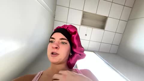 oliviaaraee online show from 02/06/26, 05:16