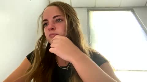 Snapshot of oliviaaraee chatting on 04/07/26, 04:29 oliviaaraee online show from 04/07/26, 04:29