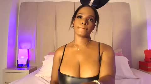 Snapshot of oliviabeneett chatting on 10/15/25, 06:52 My name is olivia but can you call me Oli online show from 10/15/25, 06:52